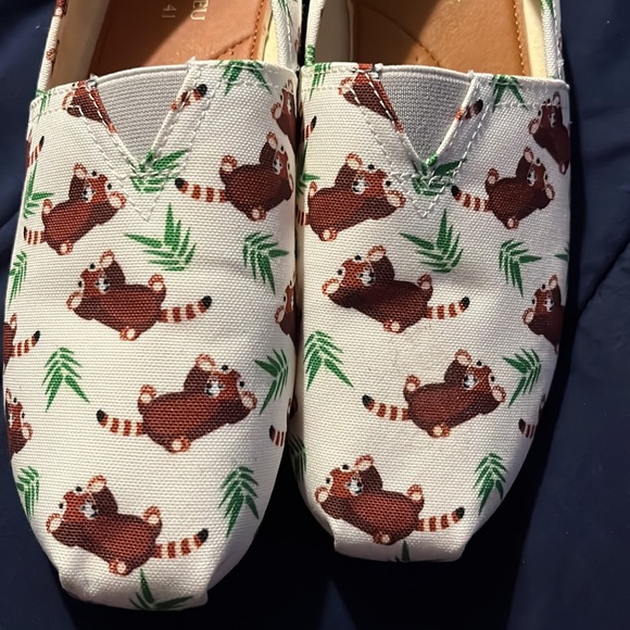 Size 10 Red Panda flats - Picture 2 of 3